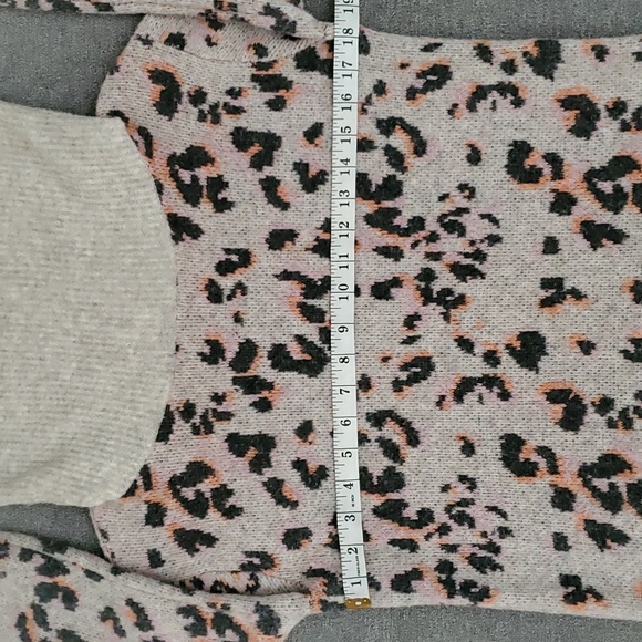 ANTHROPOLOGIE Ribbed Cowl Neck Animal Print Wool Yak Blend Tunic Sweater SIZE:XS - Picture 5 of 10